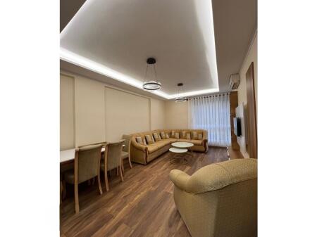 APARTAMENT 1+1 PER QIRA PRANE PAZARIT TE RI!