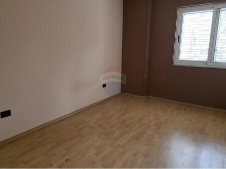 Shitet Apartament 3+1+2 pranë Lion Park!
