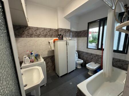 Rent, Apartment 2+1 "Rruga e Elbasanit", Tirana.