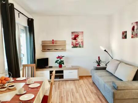 Apartament Me Qera 2+1+2 Tek Komuna Parisit (ID B220463) Tirane