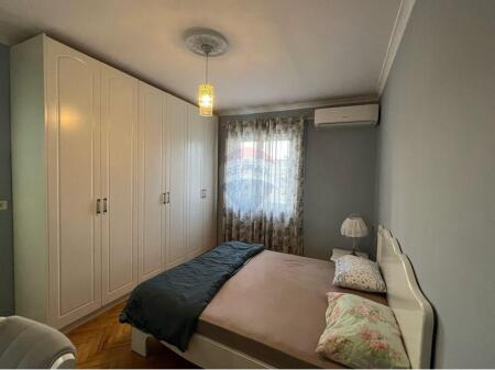 Apartament me qira 1+1 te Rruga Fortuzi!