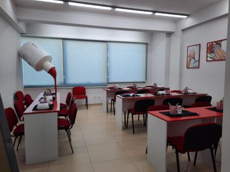 ‼️Vendiamo uno spazio commerciale con una superficie di 450 m2‼️Via di Dibra