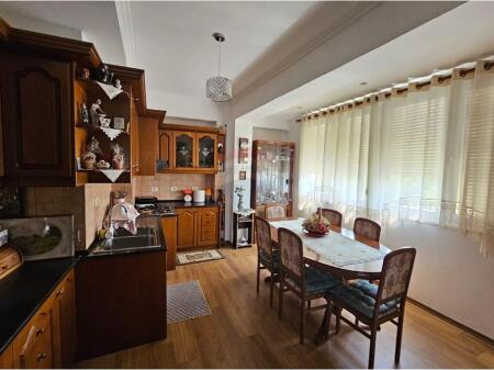 Shitet apartament 3+1+2 te Brryli