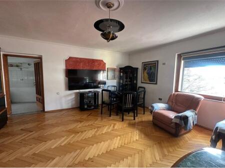 APARTAMENT 2+1 NE SHITJE PAZARI RI
