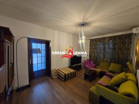 Jepet me qira apartament/Duplex 4+1+3WC – Rruga e Barrikadave, pranë shkollës "Lidhja e Prizrenit" (ID 4239088)