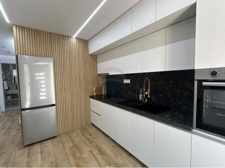Studio Apartment, 21 December
