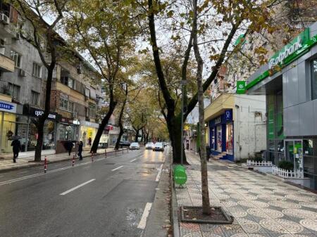 JEPET ME QERA AMBJENT 30M2 BUZE RRUGES “MYSLYM SHYRI”.