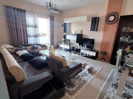 Shitet, Apartament 2+1+3 ballkone, Kodra e Priftit / Porcelan, Çmimi 155.000 Euro
