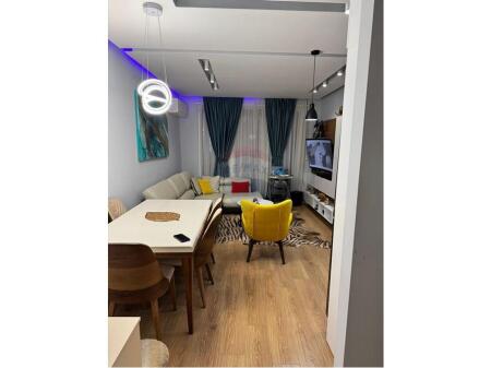 Ofrohet për shitje një apartament modern në zonën e kërkuar të Ali Demit, në një pallat të ri të ndërtuar në vitin 2019.