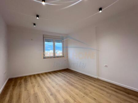 Shitet, Apartament 2+1, Pazari i Ri, Tiranë.
