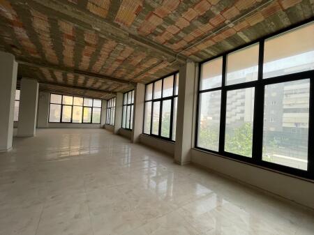 For Rent Space 1009 m² – Exclusively at the Bypass of the Paris Commune!