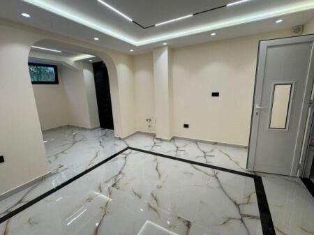 Business environment Duplex for rent on Elbasan street, Metropolitan University