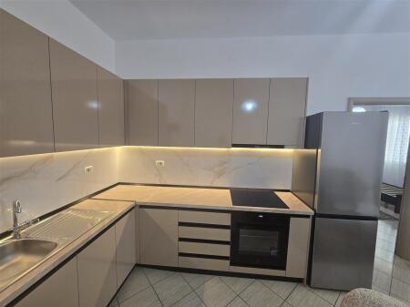 Apartament 1+1 me qera tek Kodra e Diellit (ne fillim)