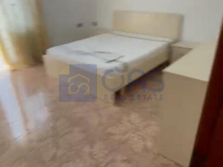 Un appartamento 1+1 è in affitto in una casa privata a Don Bosko.
