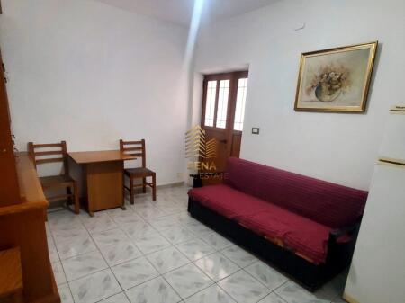 Qira, Hyrje private, 1+1, Rruga Siri Kodra, I diskutueshëm