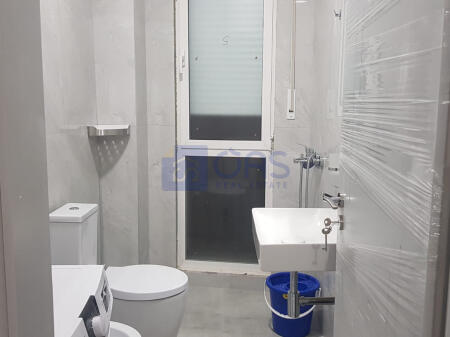 Appartamento 1+1 in affitto presso Komuna e Parisit
