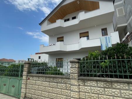 For rent the 1st floor of a villa, in the area of Golem!