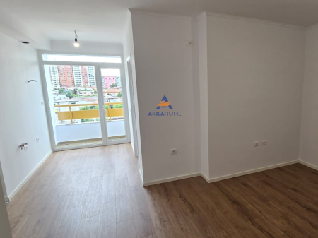 SHITET APARTAMENT 1+1+BALLKON "RRUGA IRFAN TOMINI, PËRBALL KOMPLEKSIT DELIJORGJI".
