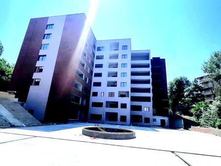 SHITET APARTAMENT 2+1+2 PERBALLE XHELUKSIT