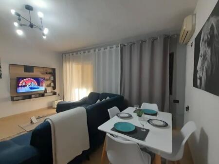 Jepet me qera Apartament 1+1 te Kafe Flora