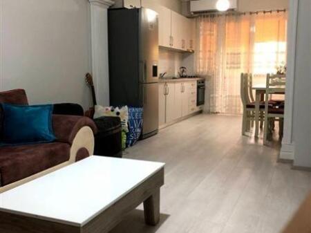 Një apartament 1+1 jepet me qera tek Oshe, bulevardi Gjergj Fishta.