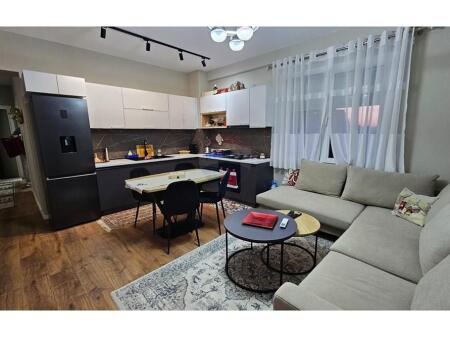 Apartament 2+1 me qera pranë Fushës së Aviacionit