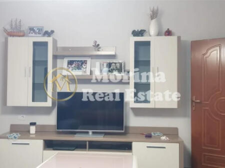 Qera, Hyrje Private, 21 Dhjetori 2+1