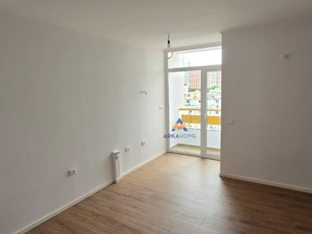 SHITET APARTAMENT 1+1+BALLKON "TE RRUGA IRFAN TOMINI, PERBALL KOMPLEKSIT DELIJORGJI".