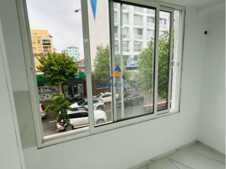 FOR RENT OFFICE SPACE 50M2 "RRUGA E DIBRES(Kryqezimi Farmacia 10)".