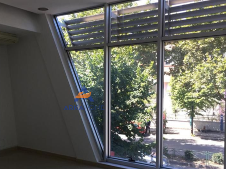 SHOP FOR RENT 40M2 "NEAR THE CROSSROADS IN VASIL SHANTO".