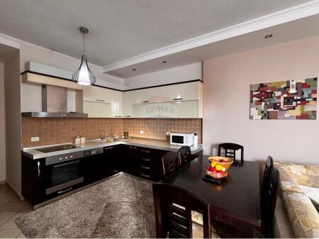 Apartament 3+1 me garazh ne shitje ne Qender!