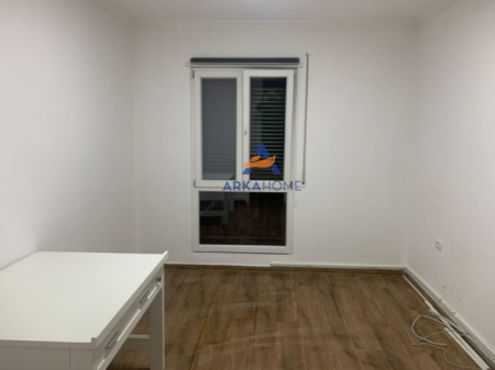 JEPET ME QERA AMBIENT PER ZYRË 65M2 "RRUGA MYSLYM SHYRI (Rruga Zela)".
