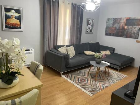 (Shitet dhe me kredi) Apartament 2+1 për shitje tek Ish Ekspozita, përballë Spar
