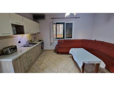 Apartament - Për Qira - Rruga 5 Maji, Tiranë