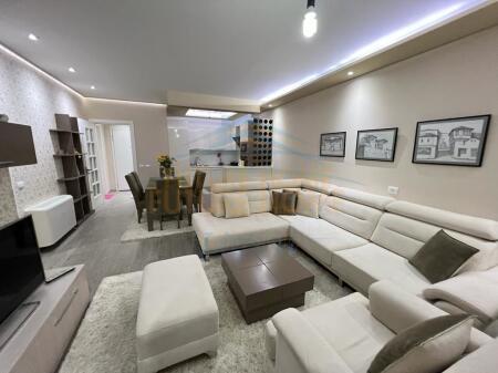 Shitet, Apartament 2+1+Parkim, Rruga e Kosovareve, Tirane.