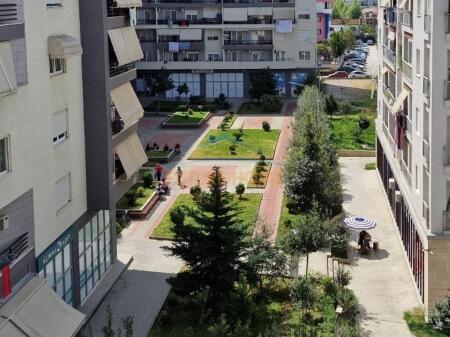 Business space for rent at Komuna e Parisit