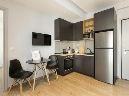 Apartament Me Qera 1+1 Tek Komuna e Parisit (ID B2101160) Tirane.