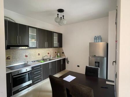 APARTAMENT 2+1 ME QIRA TEK RRUGA E KOSOVAREVE