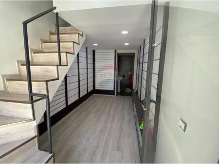 Shop for rent Astir