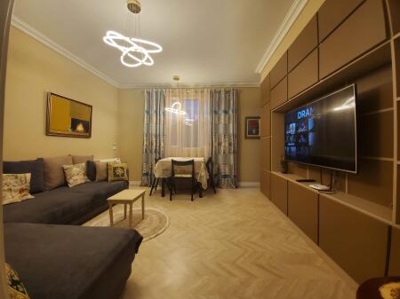 🏢Rruga Gjon Buzuku,pak minuta larg Viles Gold,jepet me qera apartament 2+1,i mobiluar.