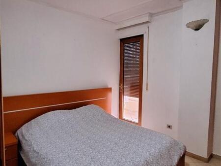 Jepet apartament 1+1 me qera tek rr Barrikadave, gjimnazi Sami Frasheri.