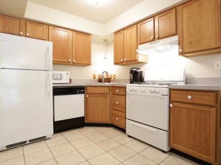 Apartament me qera 2+1 tek Komuna e Parisit (ID B2201373) Tirane.