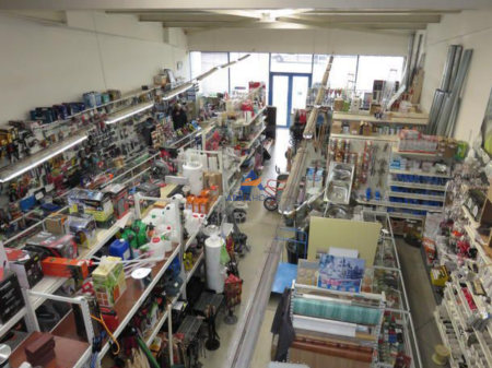 FOR SALE SHOP 70M2 AT "BUILDING WITH ARROWS"