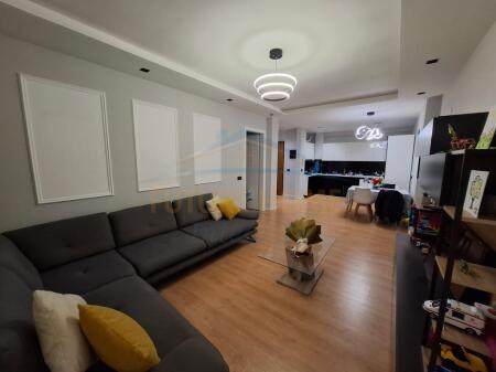 Qera, Apartament 2+1, Kopshti Botanik
