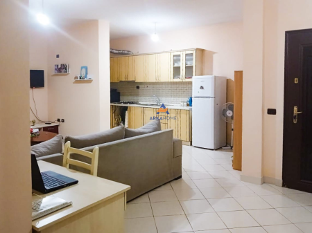SHITET APARTAMENT 1+1+BALLKON NE FUND TE RRUGES JORDAN MISJA, 200M NGA BULEVARDI I RI, I DISKUTUESHEM.