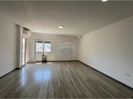 Shitet Apartament 3+1 + Post Parkimi tek Ali Demi!
