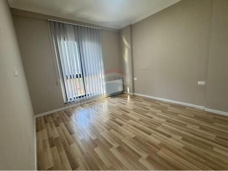 Shitet Apartament 2+1+2 Tek Square 21