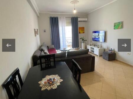 Shitet apartament 2+1+2 tek Vila L, astir
