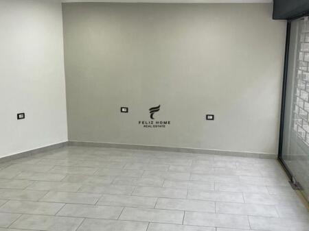 NEGOZIO IN AFFITTO 65 M2 21 DICEMBRE