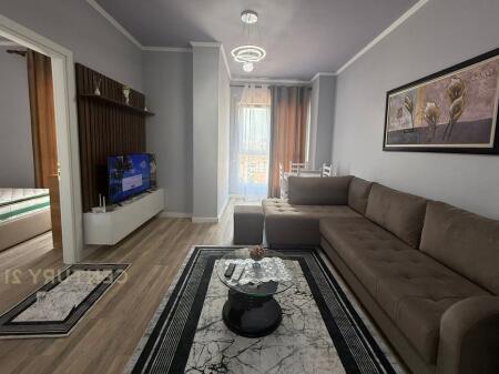 Apartament 1+1 Me Qira në Rruga 5 Maji, Tiranë